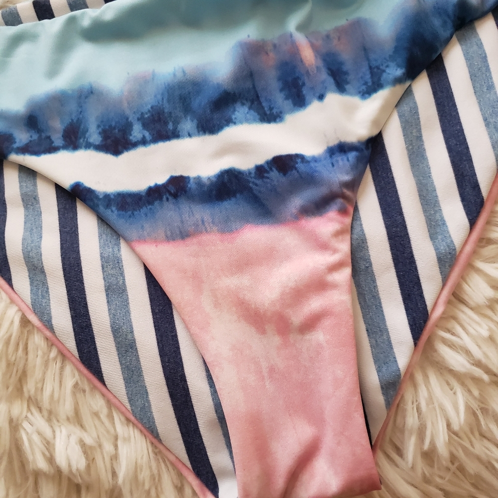 Splendid Reversible Bikini - Picture 7 of 8